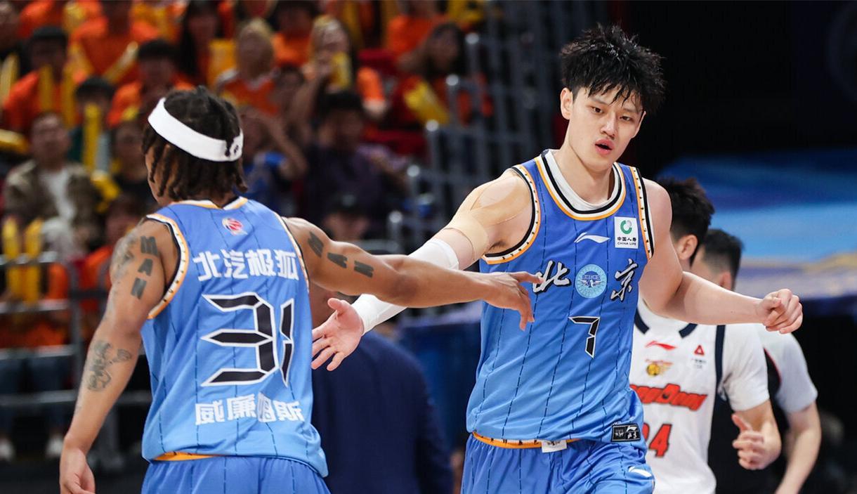 one play-泪目！中国男篮23岁2米06王牌372天复活：轰23分+5记三分冲冠